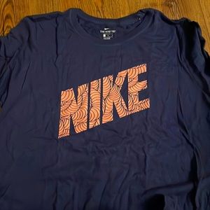 Navy Nike short sleeve tee
